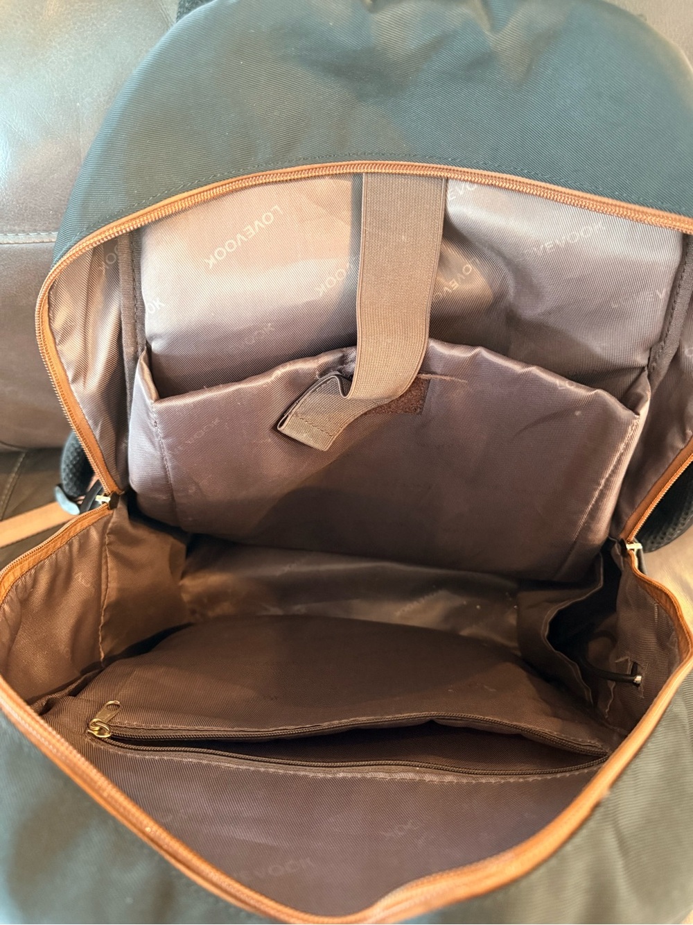 Lovevook 15.6 Black and Brown Backpack with charging station - Picture 5 of 11